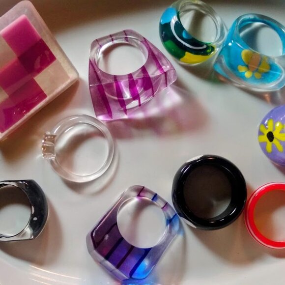 SET of 10 acrylic rings -- multi-colors - Picture 5 of 13